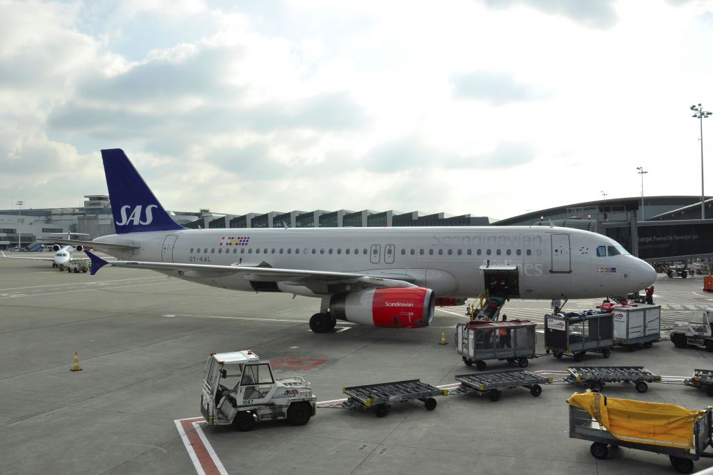 Airbus A320 (OY-KAL) - SAS Scandinavian Airlines Airbus A320-232 OY-KAL in Brussels 