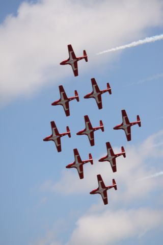 — — - Snowbirds @ St Thomas Air Show 2009