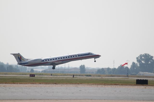 Embraer ERJ-135 (N818AE)