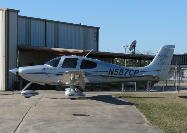 Cirrus SR-22 (N587CP)