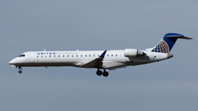 Canadair Regional Jet CRJ-700 (N702SK) - Landing Rwy 21, Oct. 8 2013