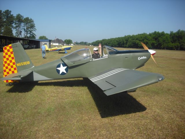 Experimental  (N659DB) - WAVING TO HIS FANS AT ROBINS AIR PARK EAA 38