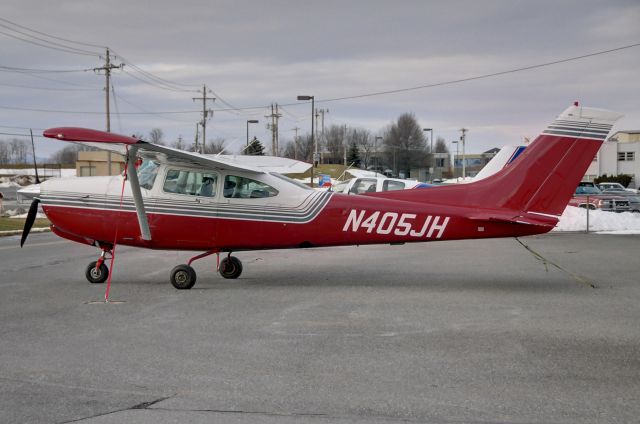 Cessna Skylane (N405JH) - Seen at KFDK on 3/1/2010    a href=http://discussions.flightaware.com/profile.php?mode=viewprofile&u=269247  [ concord977 profile ]/a