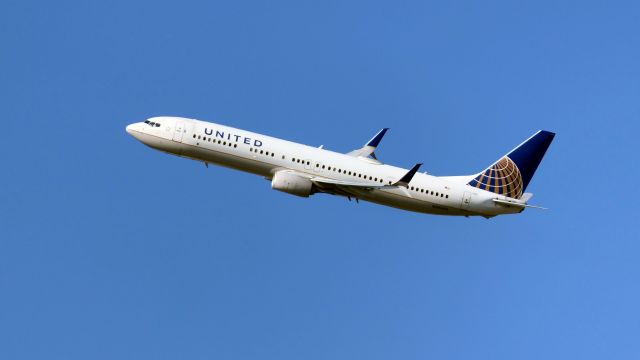Boeing 737-900 (N39450)