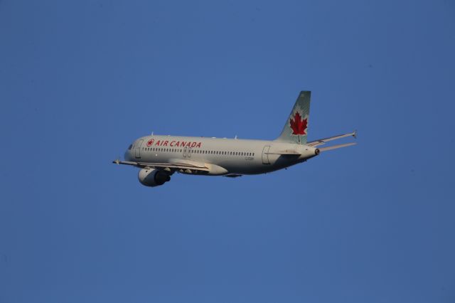 Airbus A320 (C-FDRP)