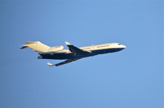 Boeing 727-100 (VP-BAP) - dramatic takeoff empty for the return leg to VNY 6 minutes away