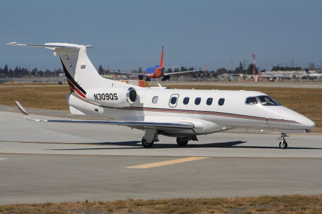 Embraer Phenom 300 (N309QS)