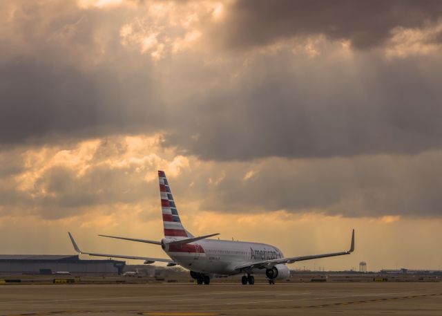 Boeing 737-800 (N990NN)