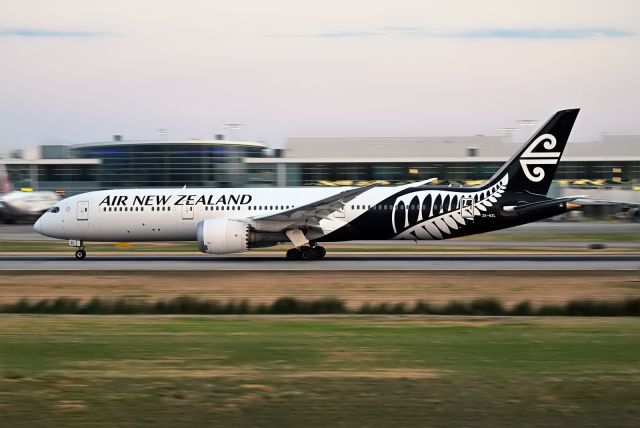 Boeing 787-9 Dreamliner (ZK-NZL)