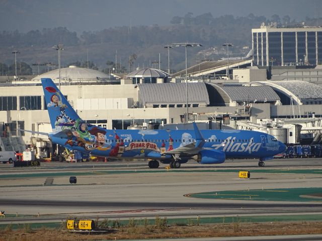 Boeing 737-900 (N37AS)
