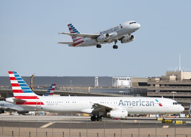 Airbus A321 (N559UW)