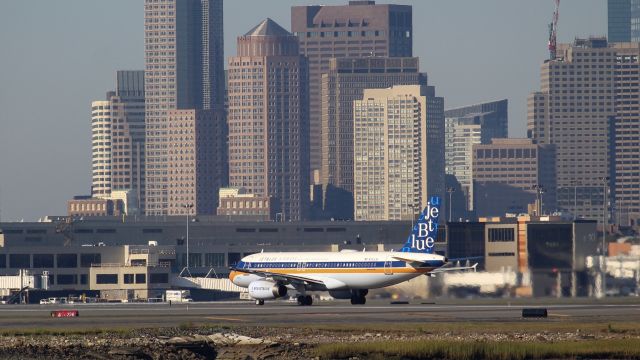 Airbus A320 (N763JB)