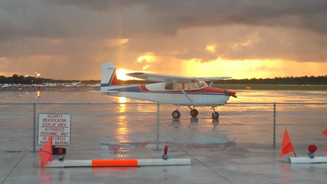 Cessna Skyhawk (N6497B)