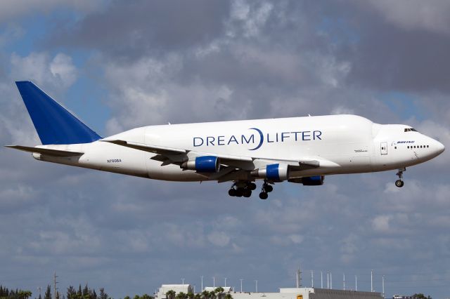 Boeing 747-400 (N780BA)