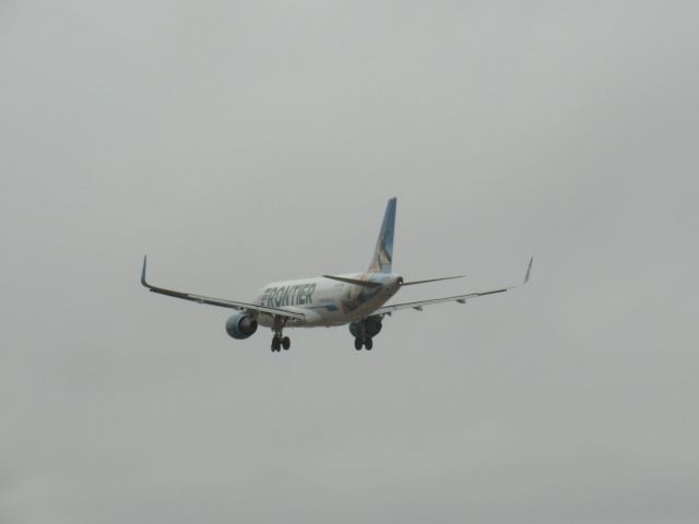 Airbus A320 (N233FR) - A Frontier A320 on final for runway 27 at KCVG.