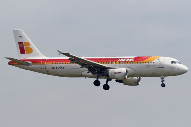 Airbus A320 (EC-HUL)