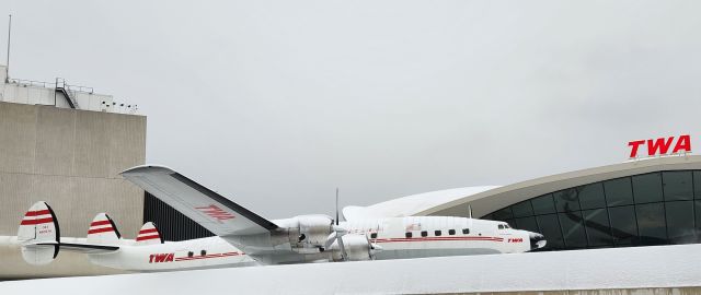 Lockheed EC-121 Constellation (N8083H)