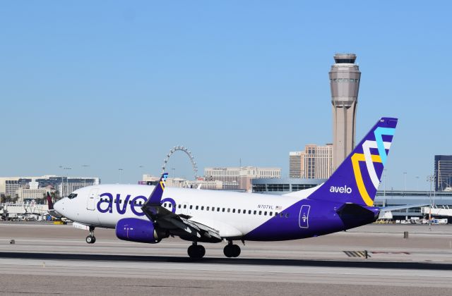 Boeing 737-700 (N707VL)