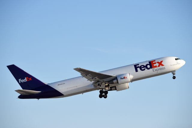 BOEING 767-300 (N167FE) - Departing 23-L on 02-03-21