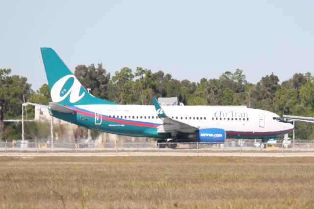 Boeing 737-700 (N338AT) - AirTran Flight 1033 (N338AT) departs Runway 6 at Southwest Florida International Airport enroute to Pittsburgh International Airport