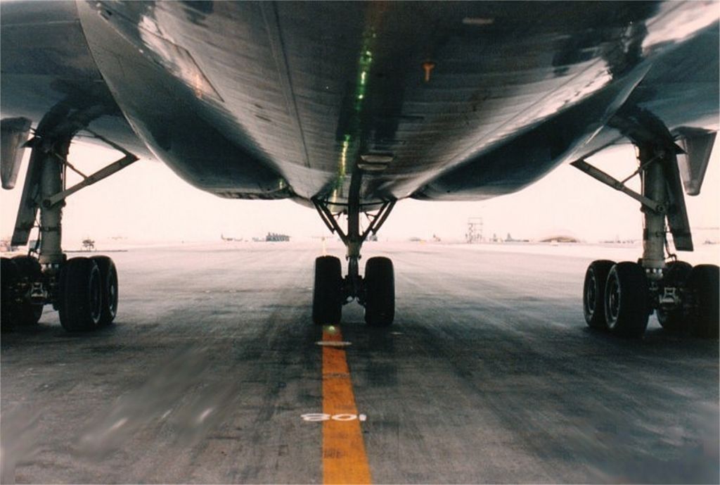 McDonnell Douglas DC-10 — - DC10-40 Main Landing Gear