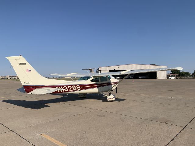 Cessna Skylane (N1328S)