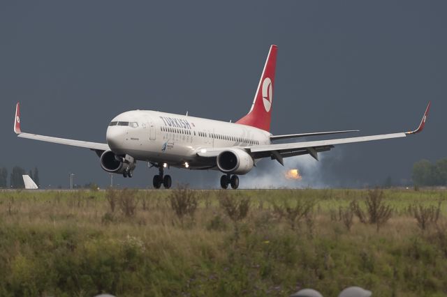 Boeing 737-700 (TC-JHA)