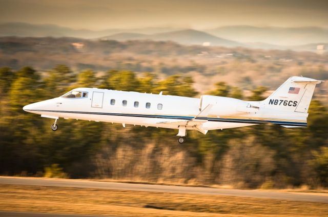 Learjet 60 (N876CS) - 2.Feb.2010