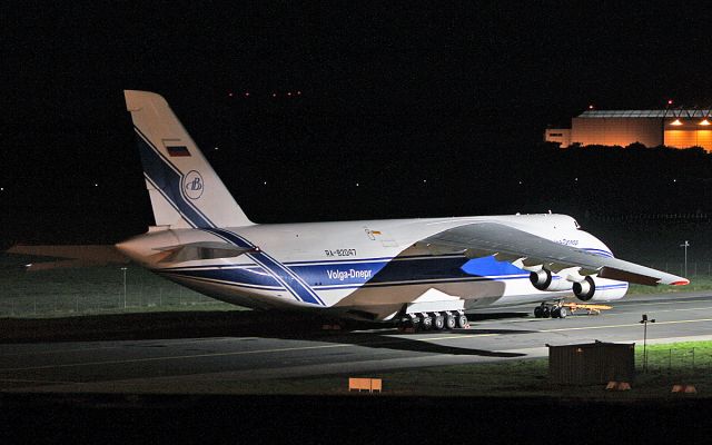 Antonov An-124 Ruslan (RA-82047) - volga-dnepr an-124-100 ra-82047 at shannon 22/10/18.