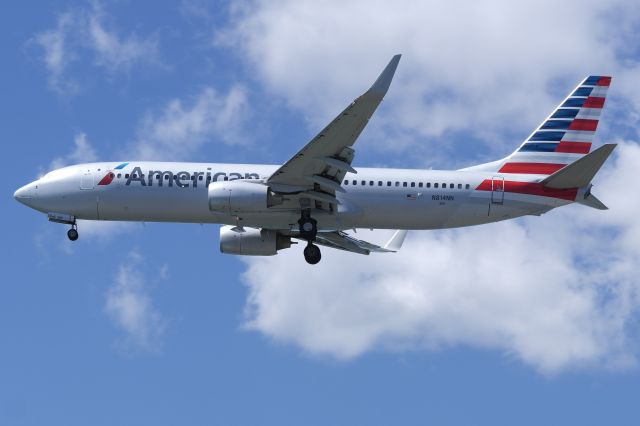 Boeing 737-800 (N814NN)