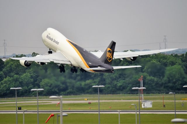 BOEING 747-8 (N609UP) - 23-R 06-02-22 heading off to SDF. Acft diverted in the wee hours earlier that morning.