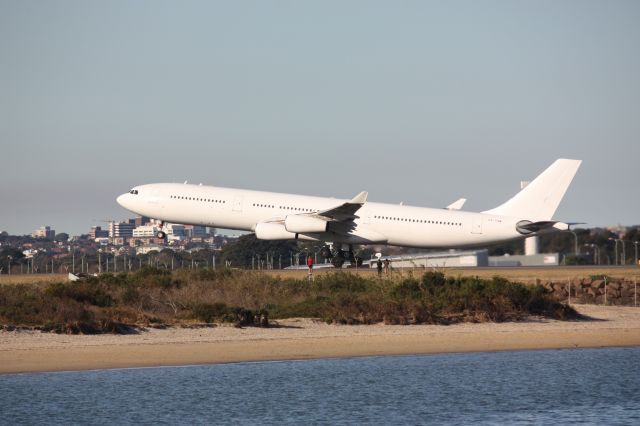 Airbus A340-300 (CS-TQM)