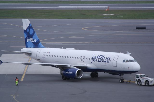 Airbus A320 (N566JB)