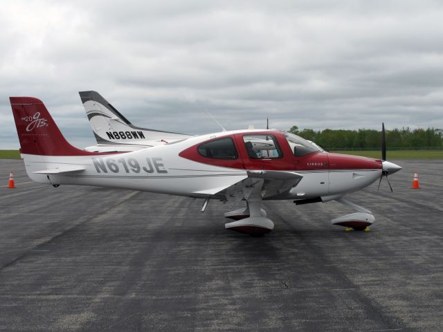 Cirrus SR-22 (N619JE) - Very nice aircraft. 5 JUNE 2015