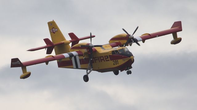 Canadair CL-415 SuperScooper (N415BT) - I was surprised by the two Canadairs arriving, so unfortunately  right at the end of the runway, with bad angles.