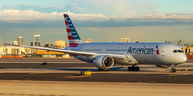 Boeing 787-9 Dreamliner (N821AN) - An American Airlines 787-9 taxing at PHX on 1/23/23. Taken with a Canon R7 and Tamron 70-200 G2 lens.