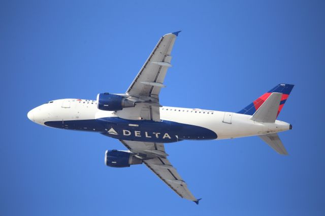 Airbus A319 (N354NB)