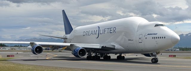 N780BA — - Taxiing on 15-33 for takeoff to the north