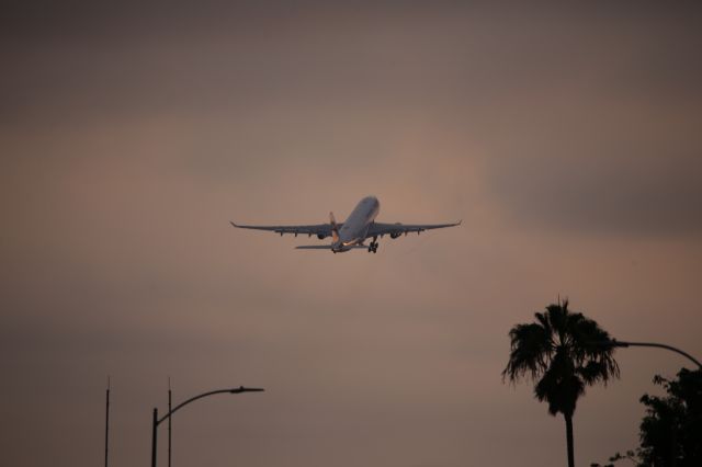 Airbus A330-200 (B-6546)