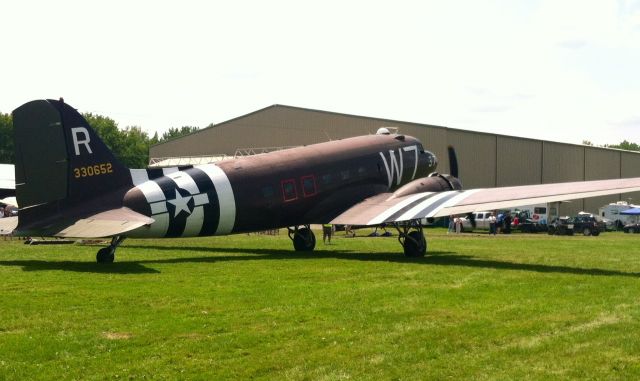 Douglas DC-3 (N345AB)