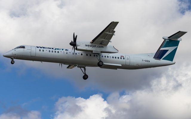 de Havilland Dash 8-400 (C-GDEN)