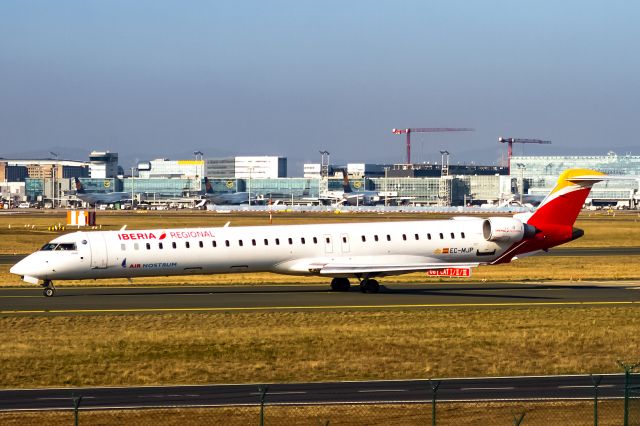 Bombardier CRJ-1000 (EC-MJP)