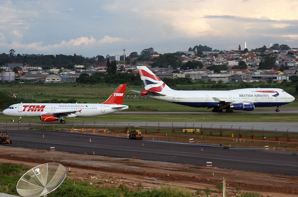 Boeing 747-400 (G-CIVS)