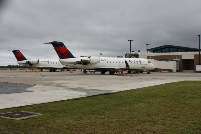 Canadair Regional Jet CRJ-200 —