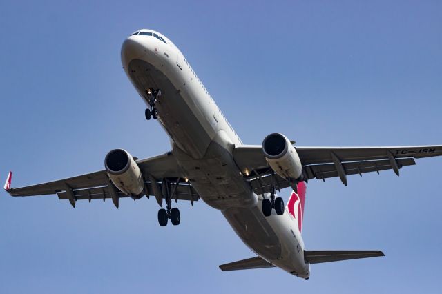Airbus A321 (TC-JSM)
