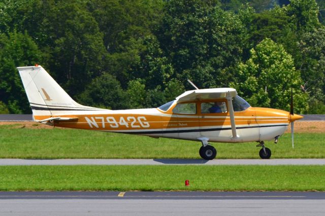 Cessna Skyhawk (N7942G) - FLYCAROLINA LLC taxiing at KJQF - 8/14/18