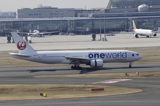 Boeing 777-200 (JA771J) - Landing at Haneda Intl Airport Rwy34L on 2013/02/11 "One World c/s"