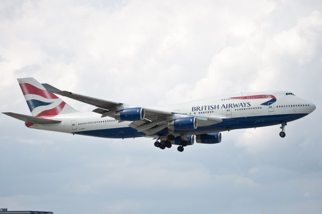 Boeing 747-400 (G-BNLL)