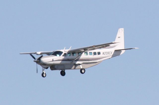 Cessna Caravan (N208CX) - Sky Limo flight 2354 (N208CX) on approach to Runway 32 at Sarasota-Bradenton International Airport following a flight from Naples Municipal Airport