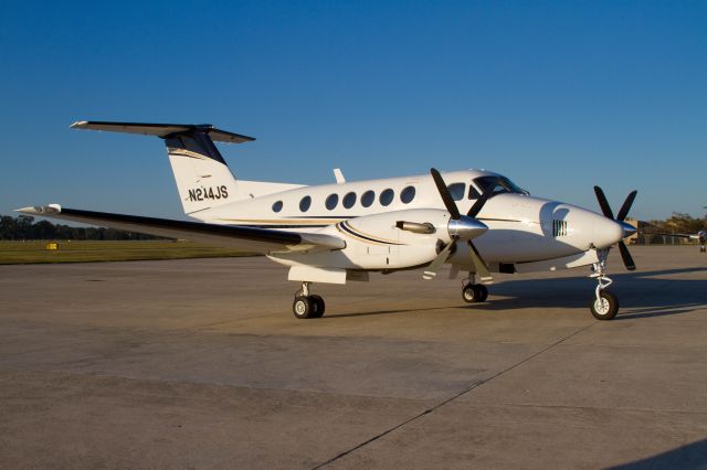 Beechcraft Super King Air 200 (N244JS)